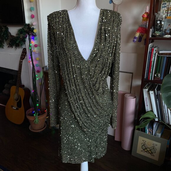 Retrofete Dresses & Skirts - NWT Retrofête Green Long Sleeve Sequin Dress With Plunging Neckline Size L